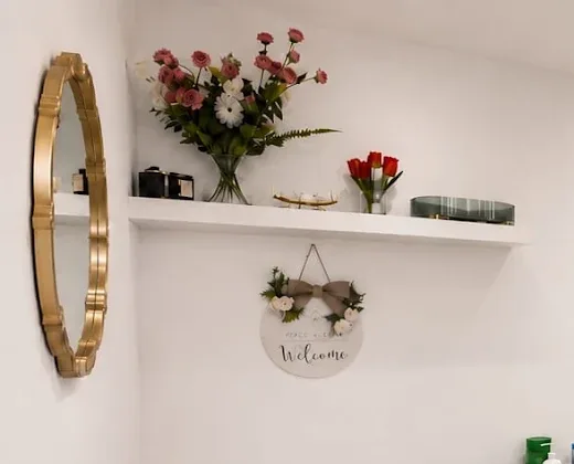 Flowers and a mirror in the treatment room